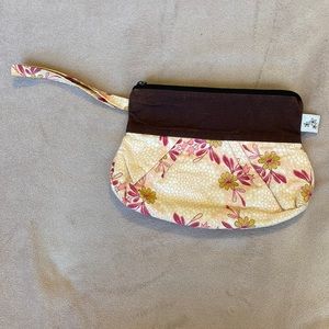 One pocket Wristlet